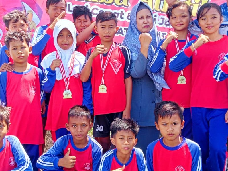 LOMBA LARI